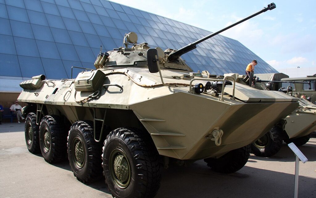 Kendaraan BTR-90 Rusia Kombinasi Kekuatan dan Mobilitas